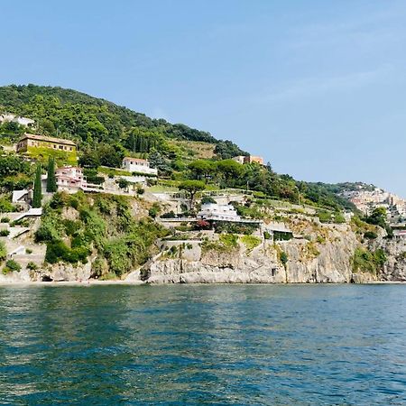 Casa Vacanza Brezza Di Maestrale Salerno Luaran gambar
