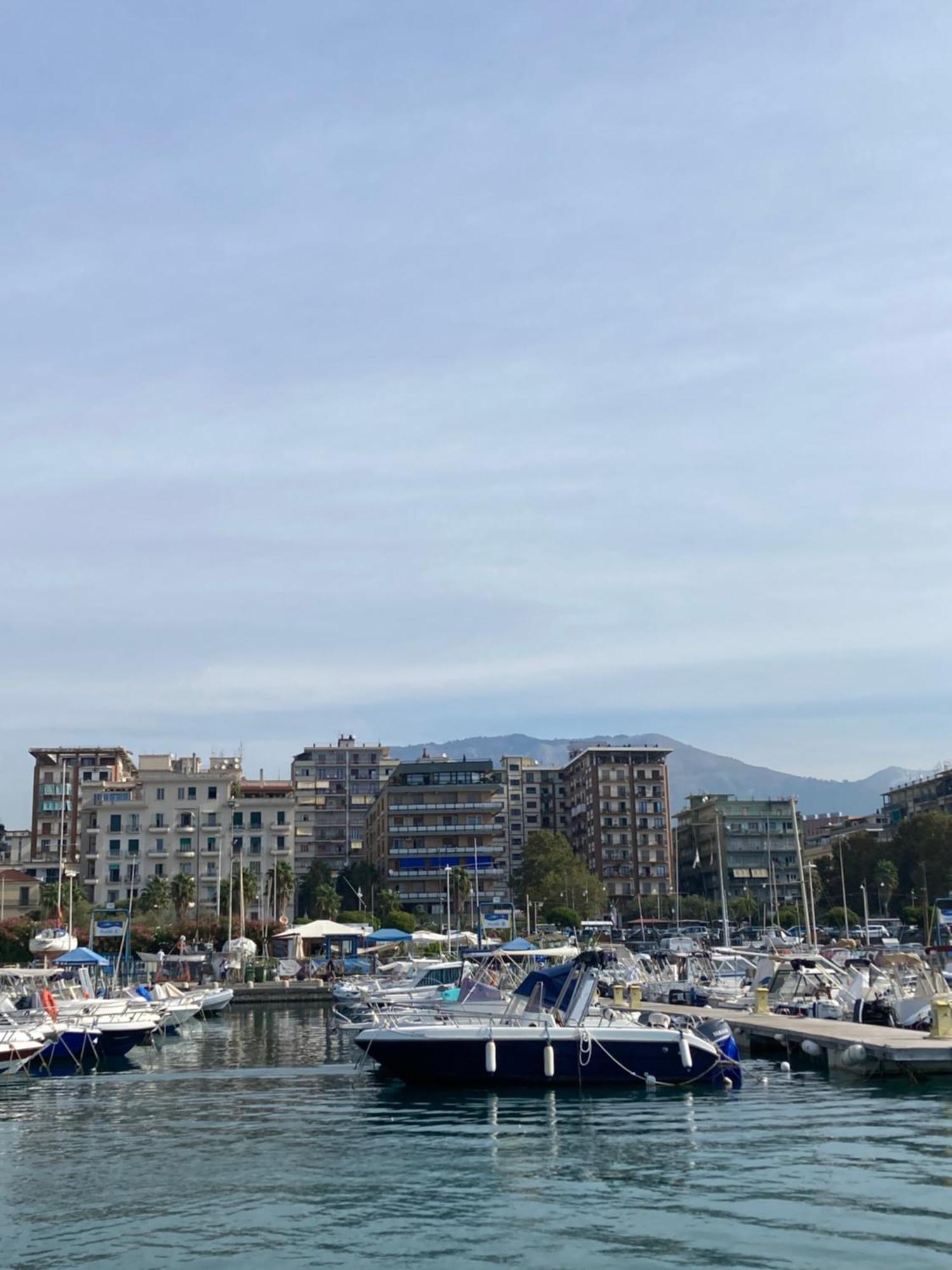 Casa Vacanza Brezza Di Maestrale Salerno Luaran gambar