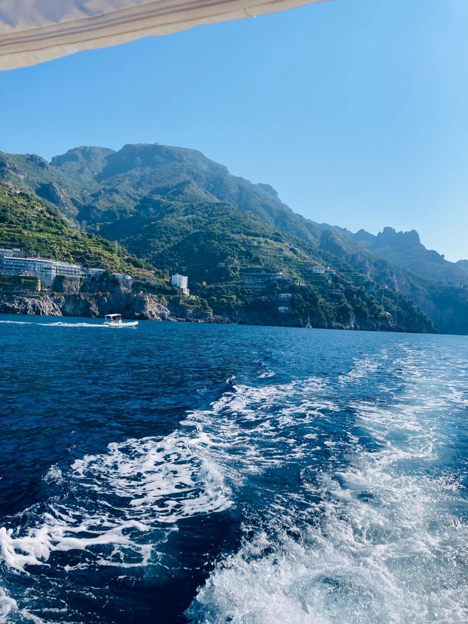 Casa Vacanza Brezza Di Maestrale Salerno Luaran gambar