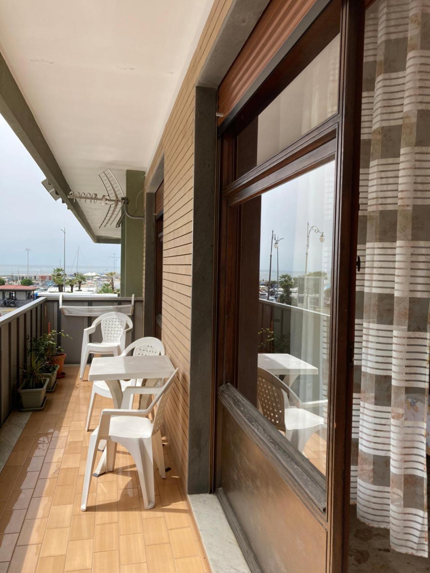 Casa Vacanza Brezza Di Maestrale Salerno Luaran gambar
